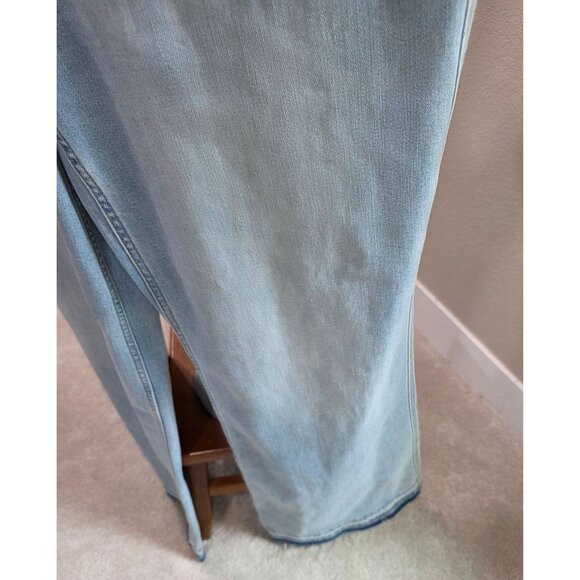 Vintage Style Light Wash Denim Overalls With Button Details & Front Pocket - Picture 4 of 11